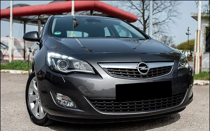 Opel Astra cena 27999 przebieg: 207000, rok produkcji 2012 z Elbląg małe 631